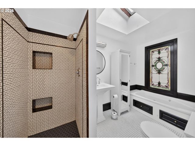 841 JACKSON St, Eugene, OR 97402