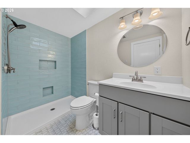 841 JACKSON St, Eugene, OR 97402