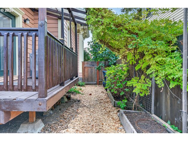 841 JACKSON St, Eugene, OR 97402