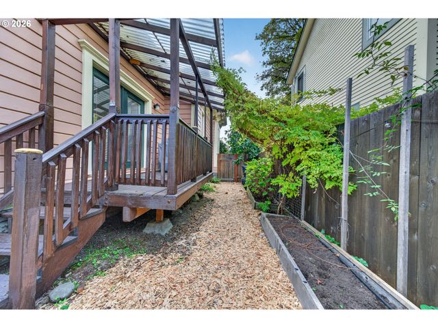 841 JACKSON St, Eugene, OR 97402