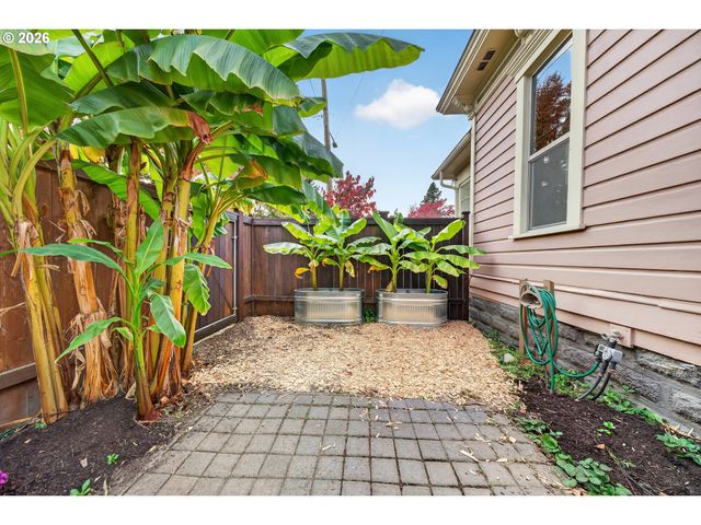 841 JACKSON St, Eugene, OR 97402
