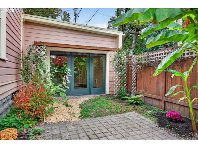 841 JACKSON St, Eugene, OR 97402