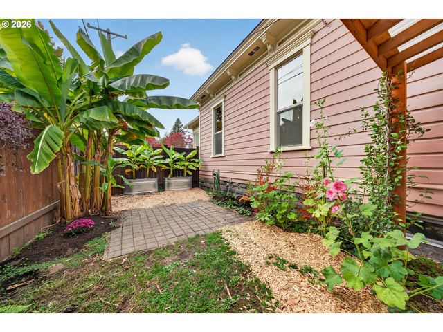 841 JACKSON St, Eugene, OR 97402