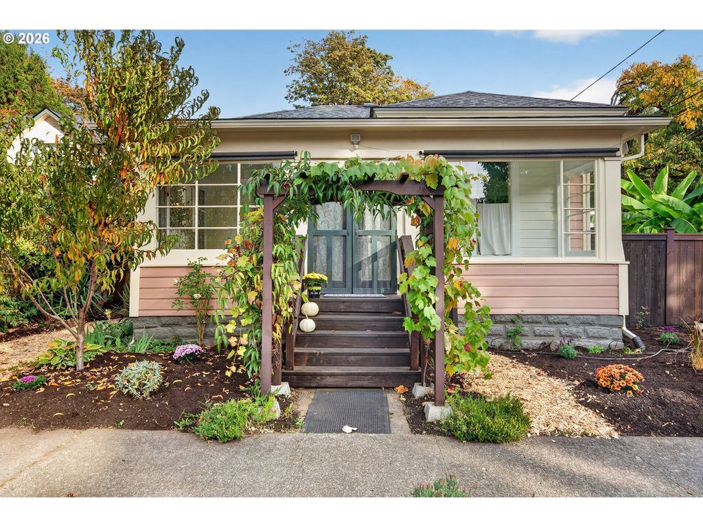 841 JACKSON St, Eugene, OR 97402