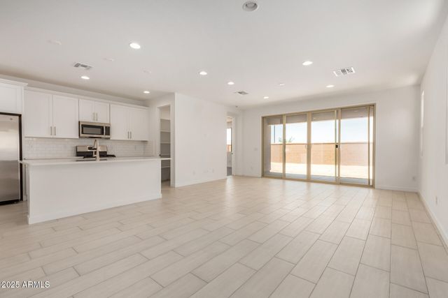 18210 W HESS Street, Goodyear, AZ 85338