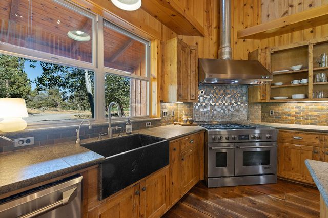 6268 W HWY 126 Highway, Redmond, OR 97756