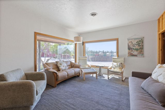 6268 W HWY 126 Highway, Redmond, OR 97756