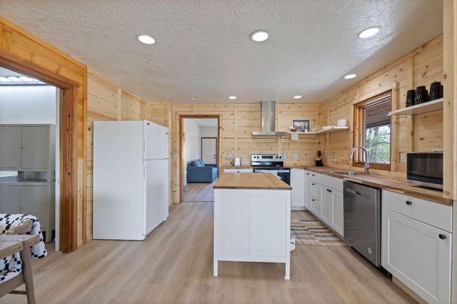 6268 W HWY 126 Highway, Redmond, OR 97756
