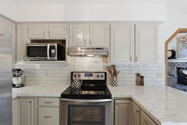 11803 W Rolling Hills Dr., Wichita, KS 67212