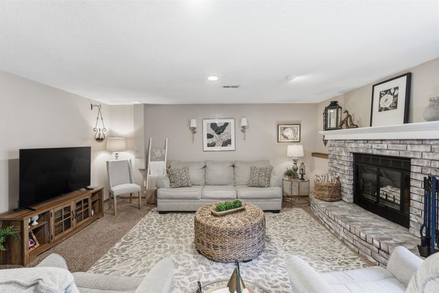 11803 W Rolling Hills Dr., Wichita, KS 67212
