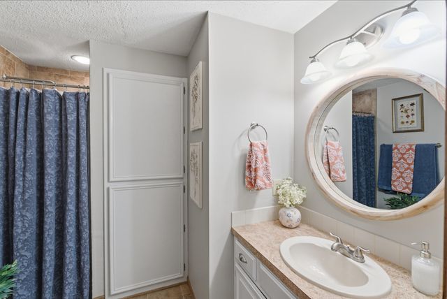 11803 W Rolling Hills Dr., Wichita, KS 67212