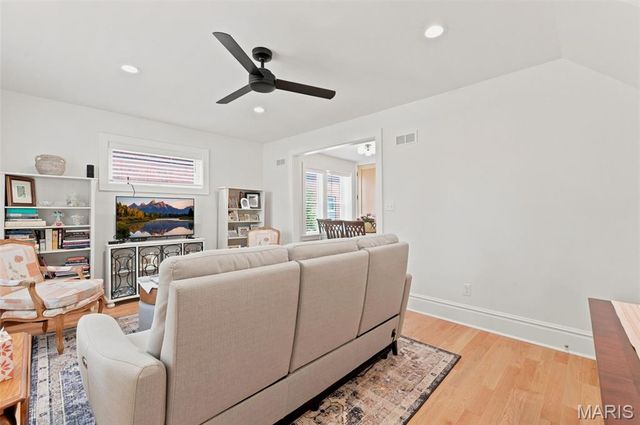 7520 Ethel Avenue 1F, St Louis, MO 63117