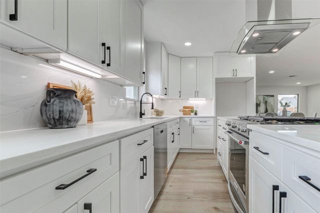 9923 Emnora Lane, Houston, TX 77080