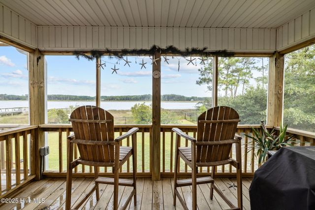 413 Pelican Harbor Road, Beaufort, NC 28516