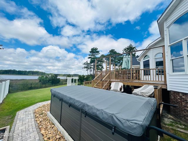 413 Pelican Harbor Road, Beaufort, NC 28516