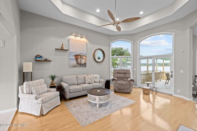 413 Pelican Harbor Road, Beaufort, NC 28516