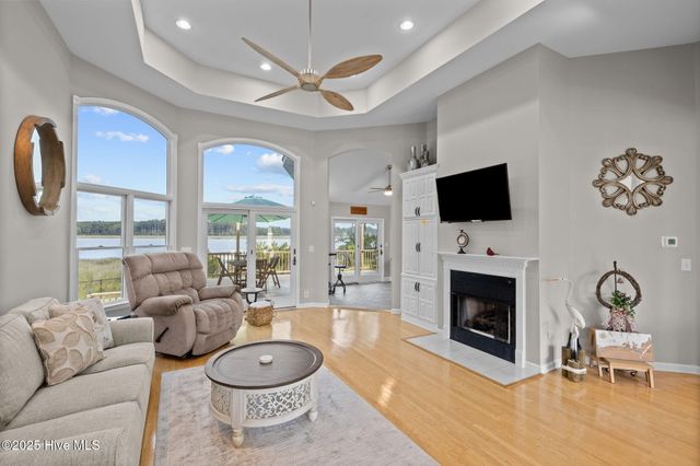 413 Pelican Harbor Road, Beaufort, NC 28516