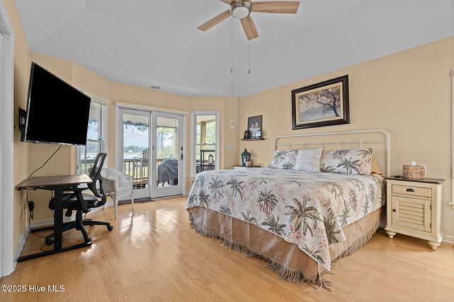 413 Pelican Harbor Road, Beaufort, NC 28516
