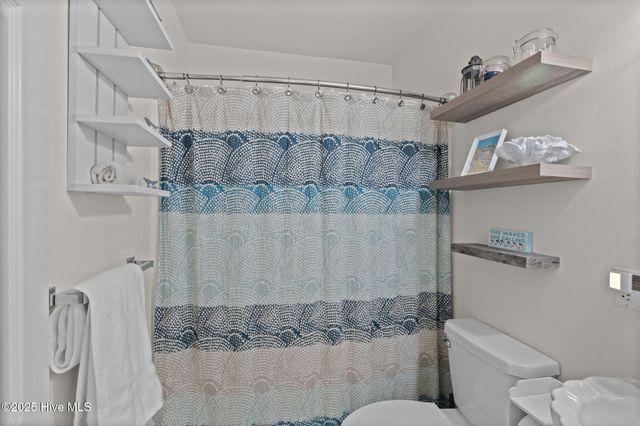 413 Pelican Harbor Road, Beaufort, NC 28516