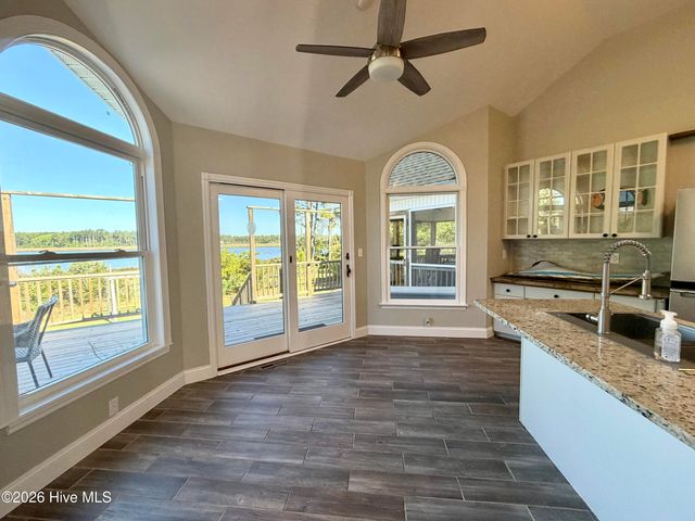 413 Pelican Harbor Road, Beaufort, NC 28516