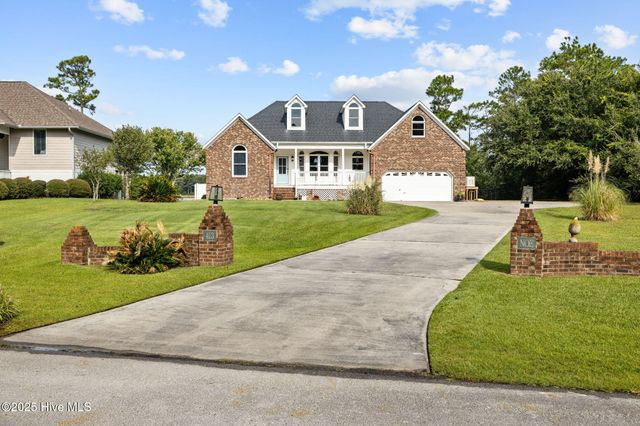 413 Pelican Harbor Road, Beaufort, NC 28516