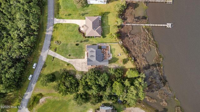 413 Pelican Harbor Road, Beaufort, NC 28516