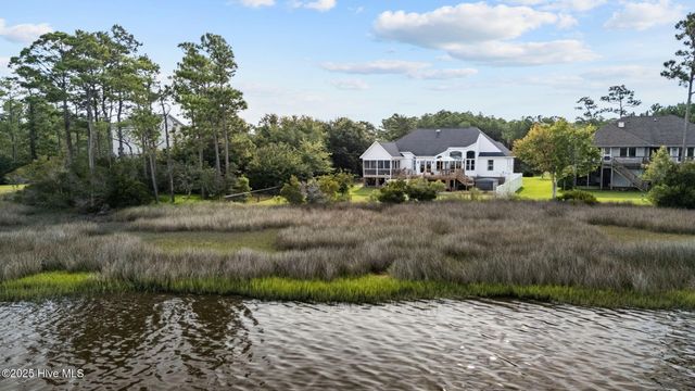 413 Pelican Harbor Road, Beaufort, NC 28516