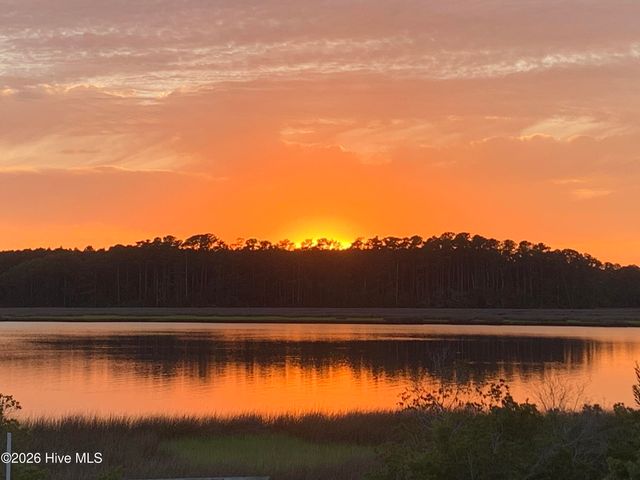 413 Pelican Harbor Road, Beaufort, NC 28516