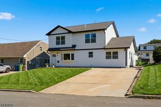 48 Kendall Dr, Sayreville Boro, NJ 08859