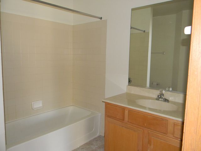 1542 Sauganash Court, Gurnee, IL 60031