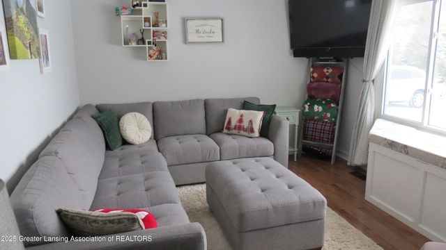 2327 W Taft Road, St. Johns, MI 48879