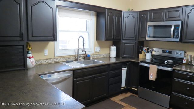 2327 W Taft Road, St. Johns, MI 48879