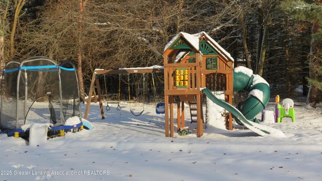 2327 W Taft Road, St. Johns, MI 48879