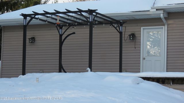 2327 W Taft Road, St. Johns, MI 48879