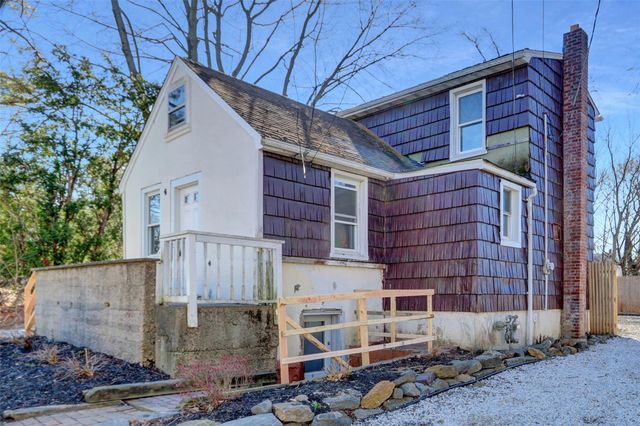 9 Leona Place, Locust Valley, NY 11560