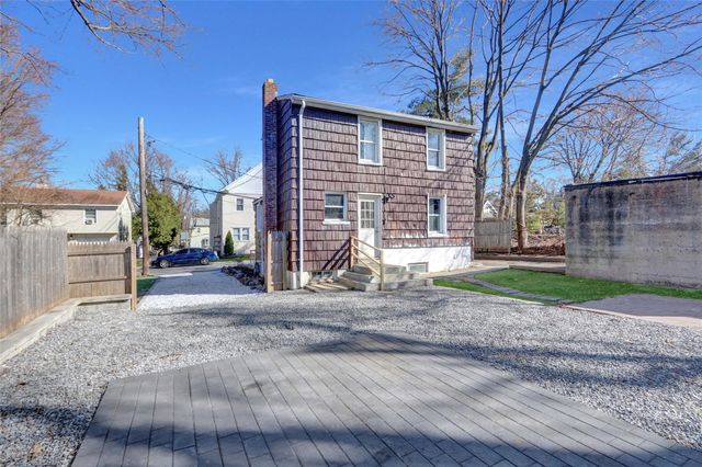 9 Leona Place, Locust Valley, NY 11560