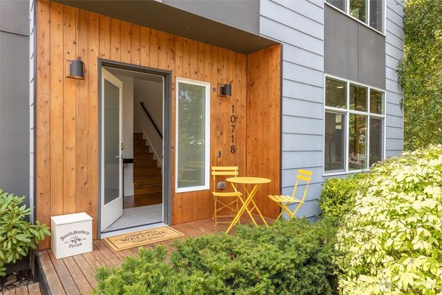 10718 15th Avenue NE, Seattle, WA 98125