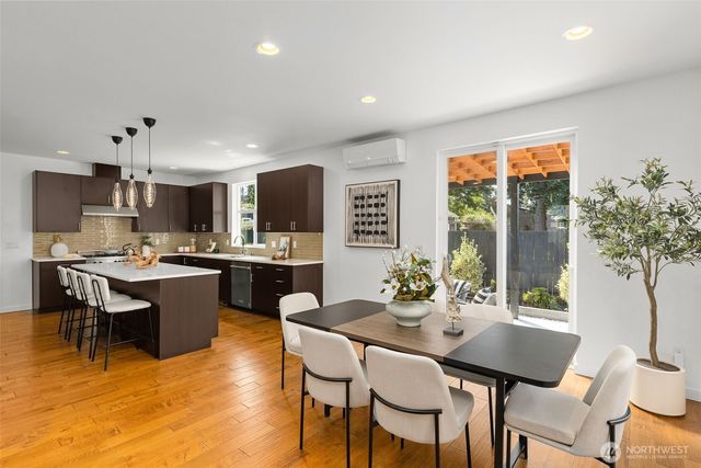 10718 15th Avenue NE, Seattle, WA 98125