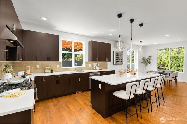 10718 15th Avenue NE, Seattle, WA 98125