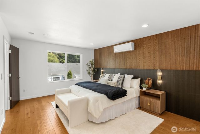 10718 15th Avenue NE, Seattle, WA 98125