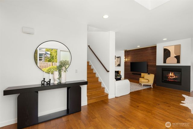 10718 15th Avenue NE, Seattle, WA 98125
