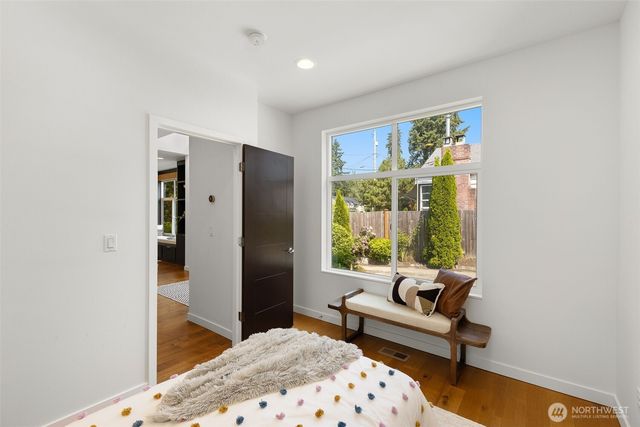 10718 15th Avenue NE, Seattle, WA 98125