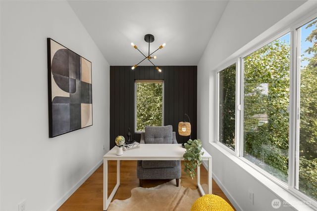 10718 15th Avenue NE, Seattle, WA 98125