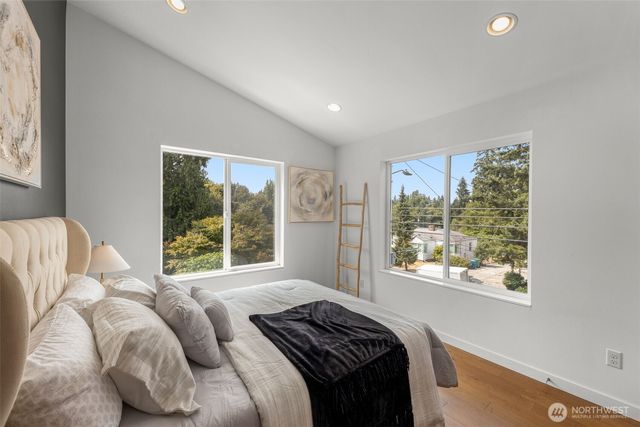 10718 15th Avenue NE, Seattle, WA 98125