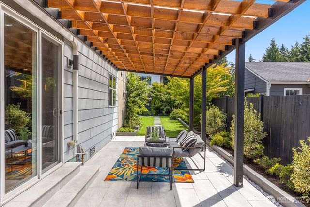 10718 15th Avenue NE, Seattle, WA 98125