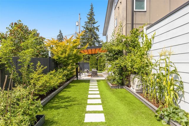 10718 15th Avenue NE, Seattle, WA 98125