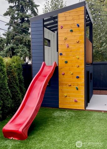 10718 15th Avenue NE, Seattle, WA 98125