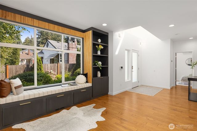 10718 15th Avenue NE, Seattle, WA 98125