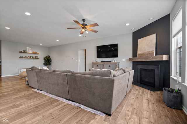 4726 W Lawrence Way, New Palestine, IN 46163