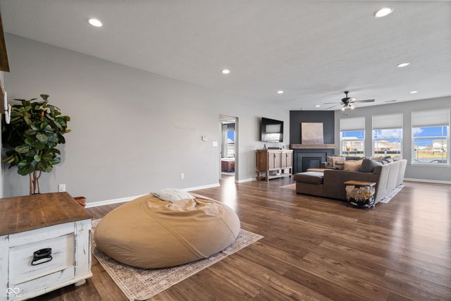 4726 W Lawrence Way, New Palestine, IN 46163